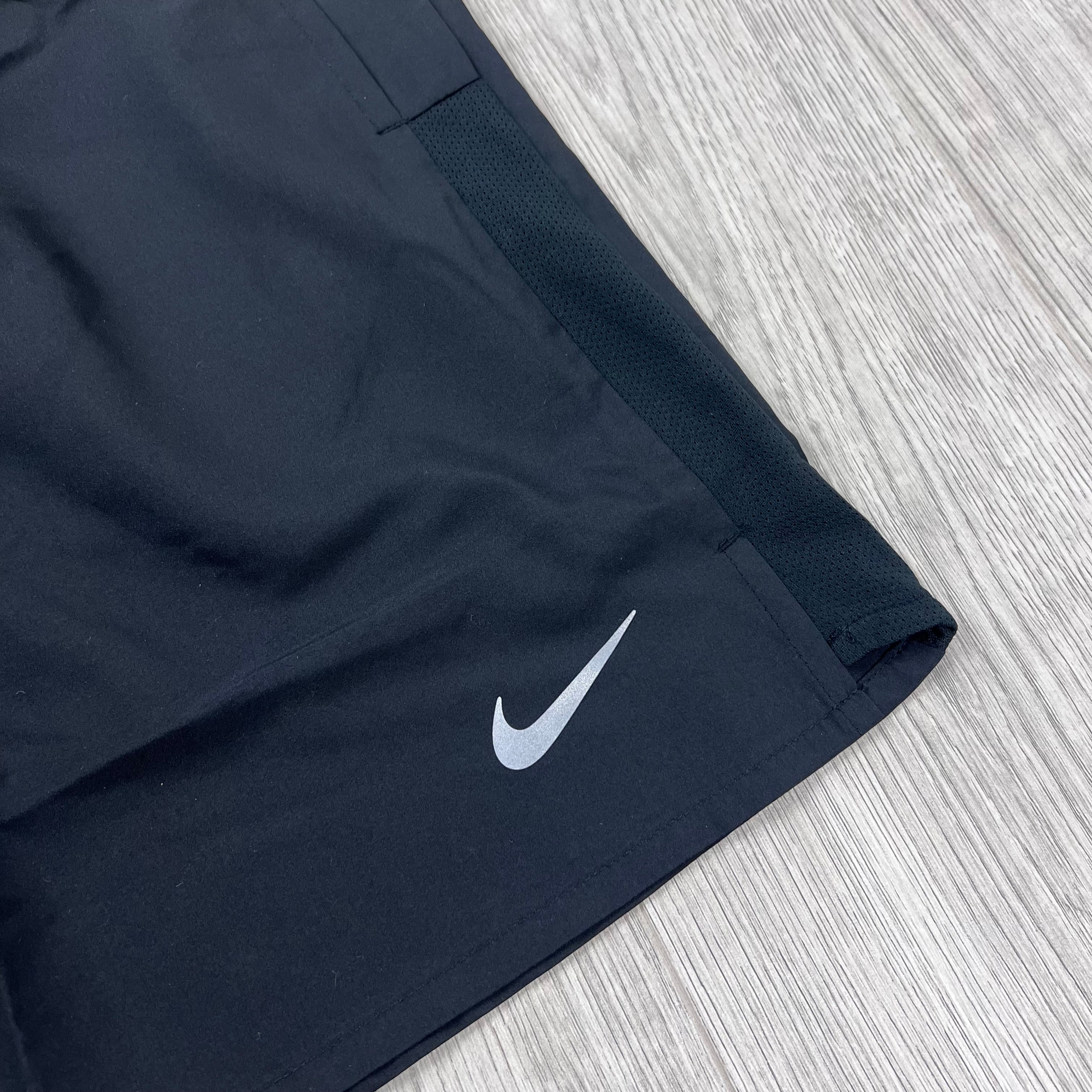 Nike 'Challenger' Pocket Shorts - Black